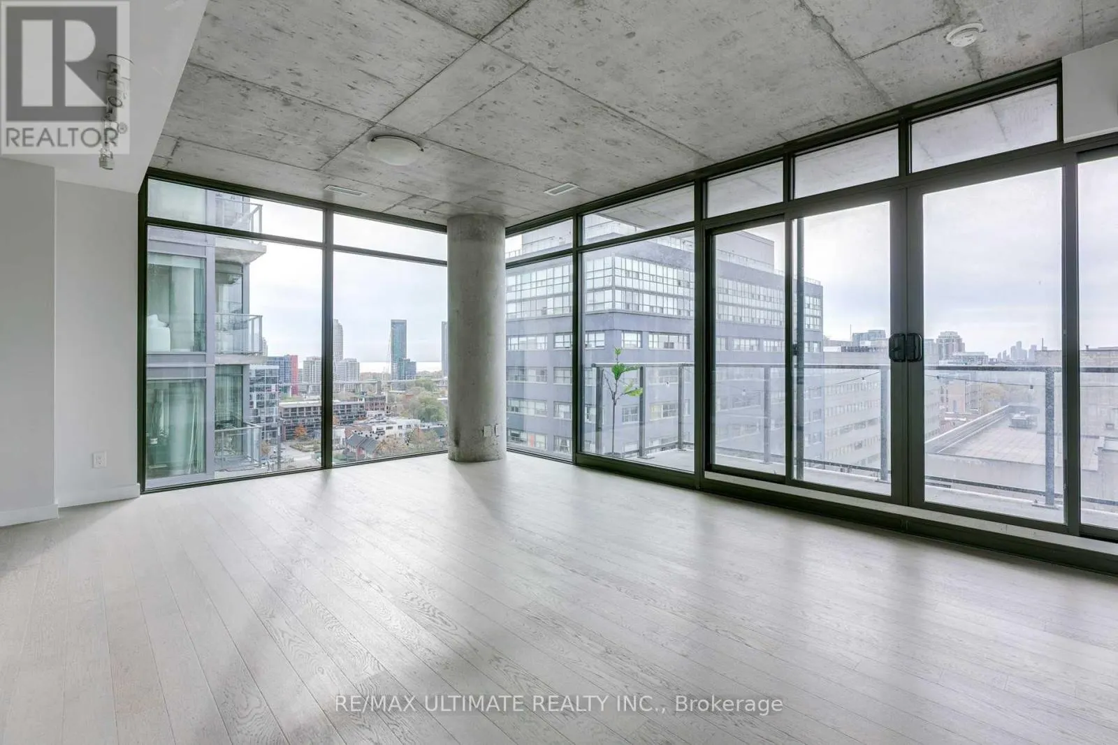 1302 - 111 BATHURST STREET