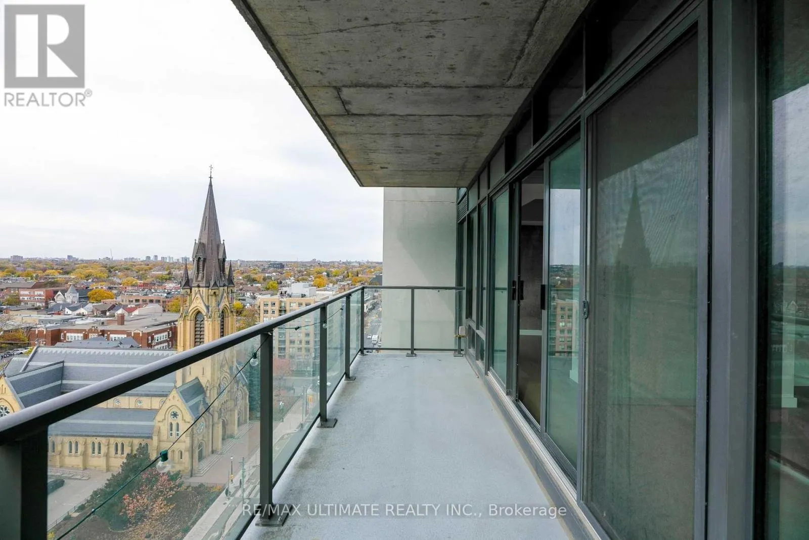 1302 - 111 BATHURST STREET