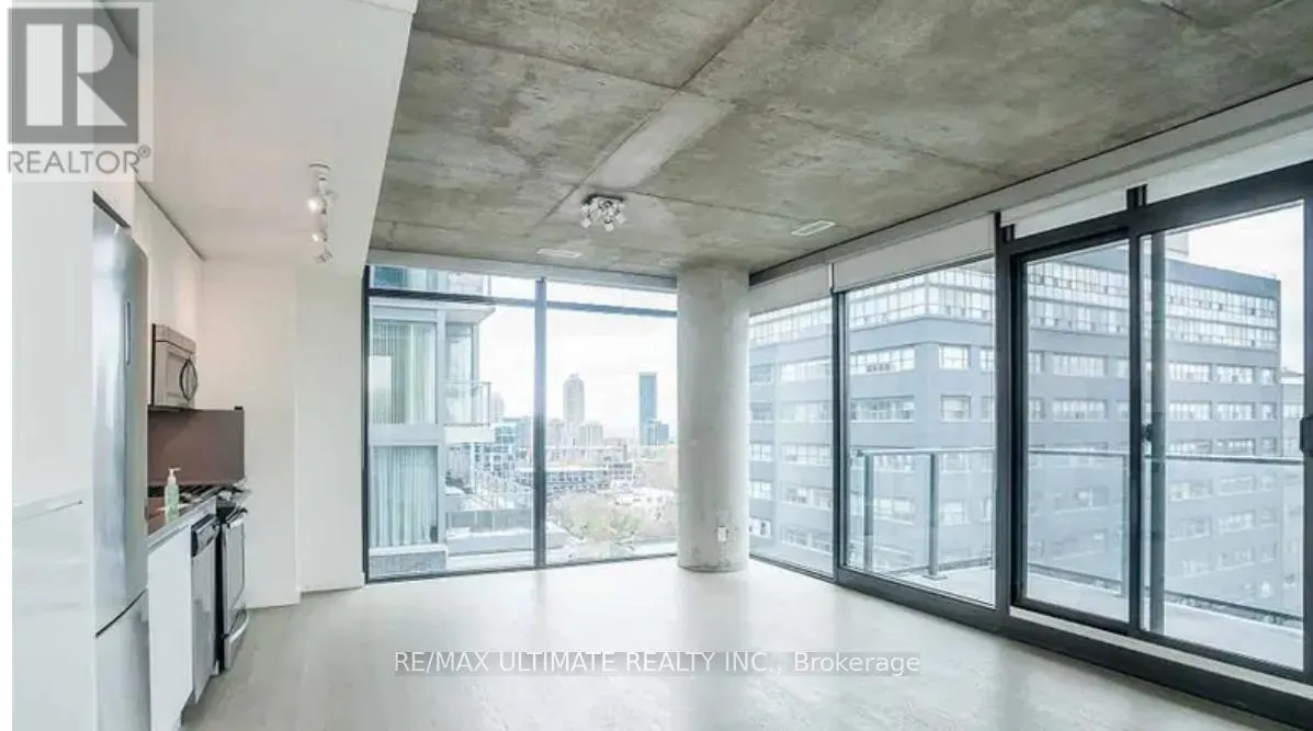 1302 - 111 BATHURST STREET