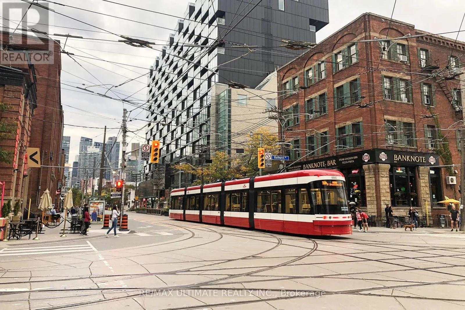 1302 - 111 BATHURST STREET