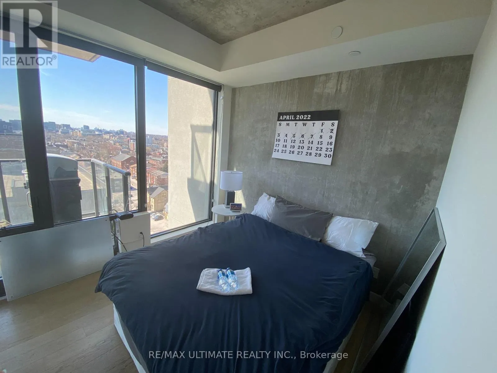 1302 - 111 BATHURST STREET