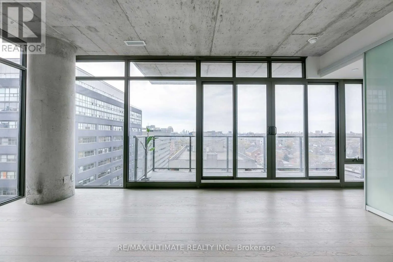1302 - 111 BATHURST STREET