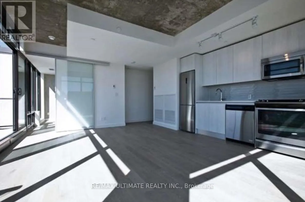 1302 - 111 BATHURST STREET