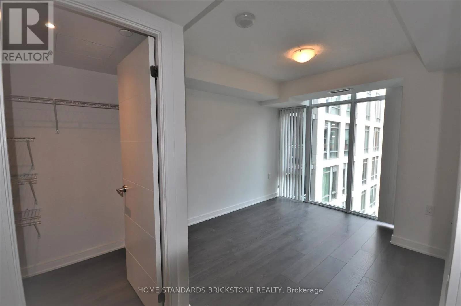 1221 - 525 ADELAIDE STREET W