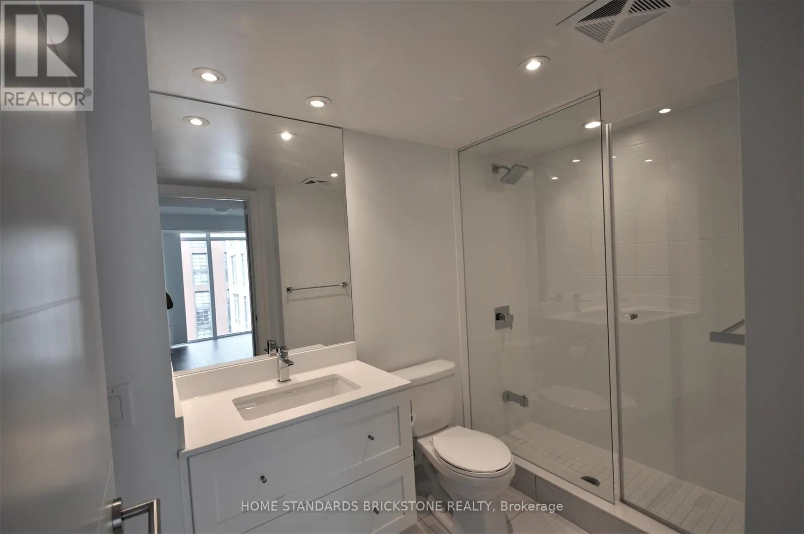 1221 - 525 ADELAIDE STREET W