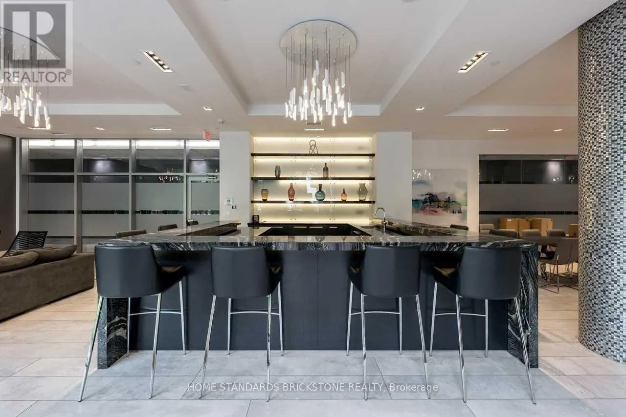 1221 - 525 ADELAIDE STREET W