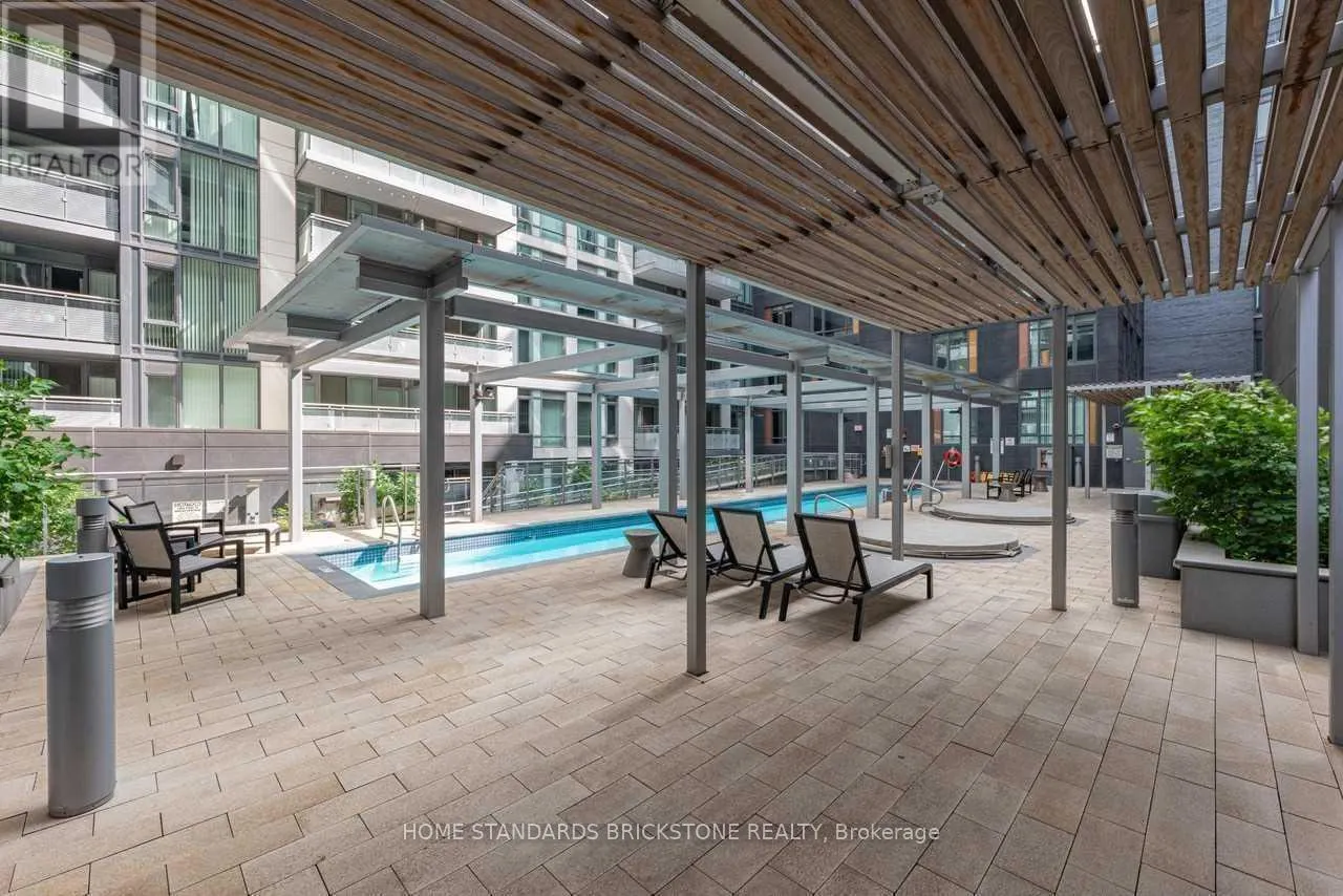 1221 - 525 ADELAIDE STREET W