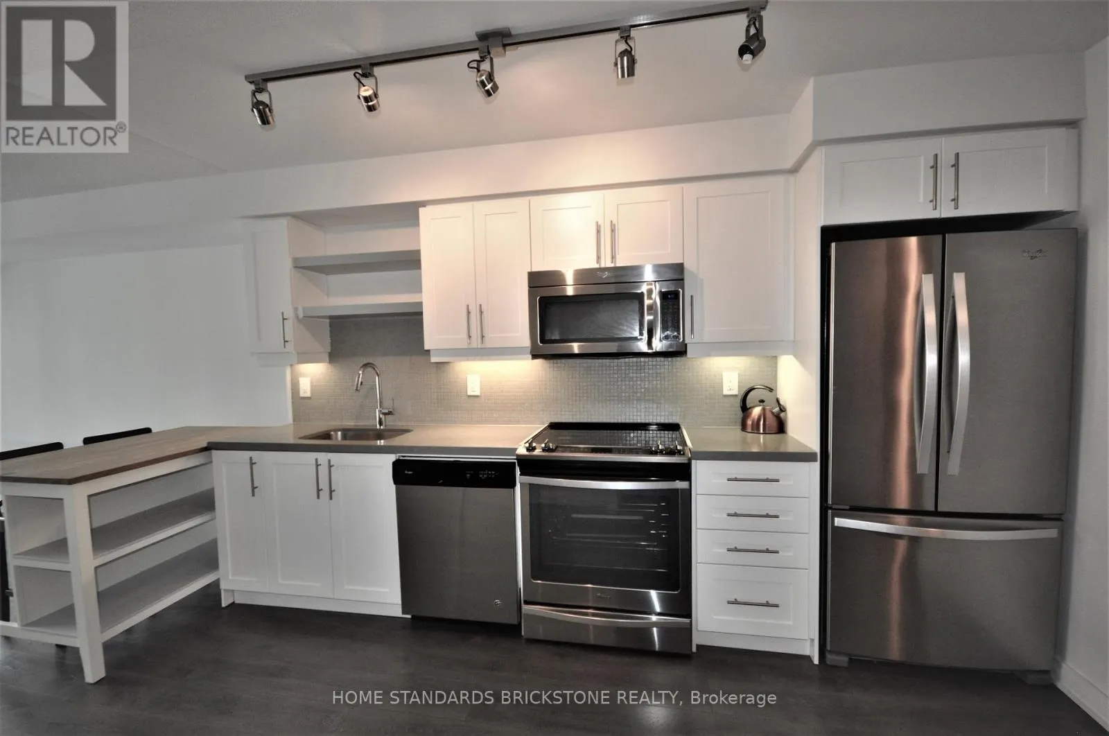 1221 - 525 ADELAIDE STREET W