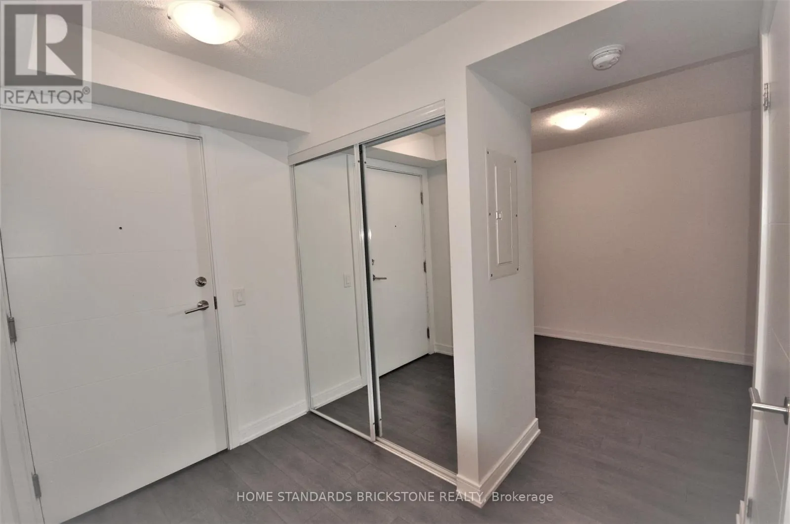 1221 - 525 ADELAIDE STREET W