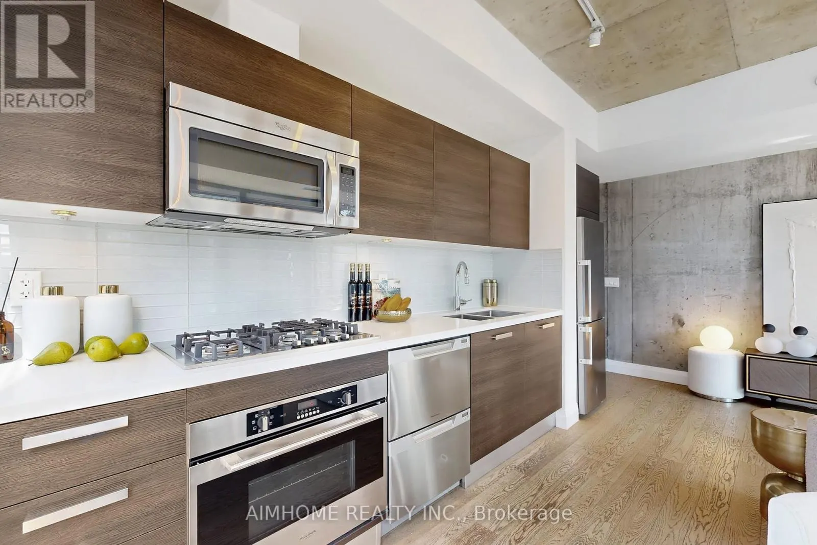 907 - 224 KING STREET W
