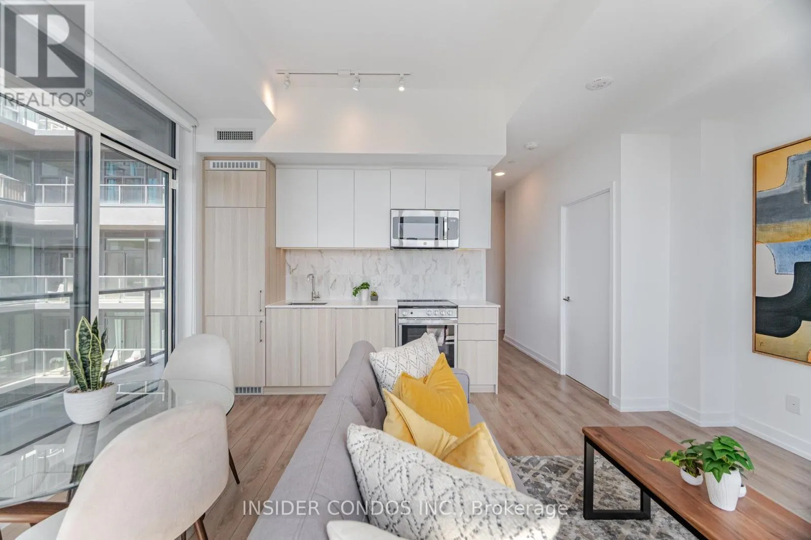 717 - 500 DUPONT STREET