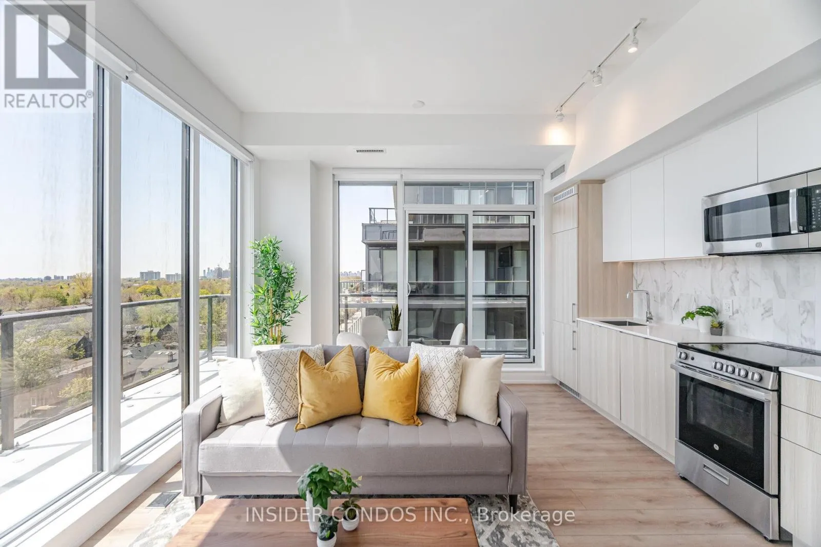 717 - 500 DUPONT STREET