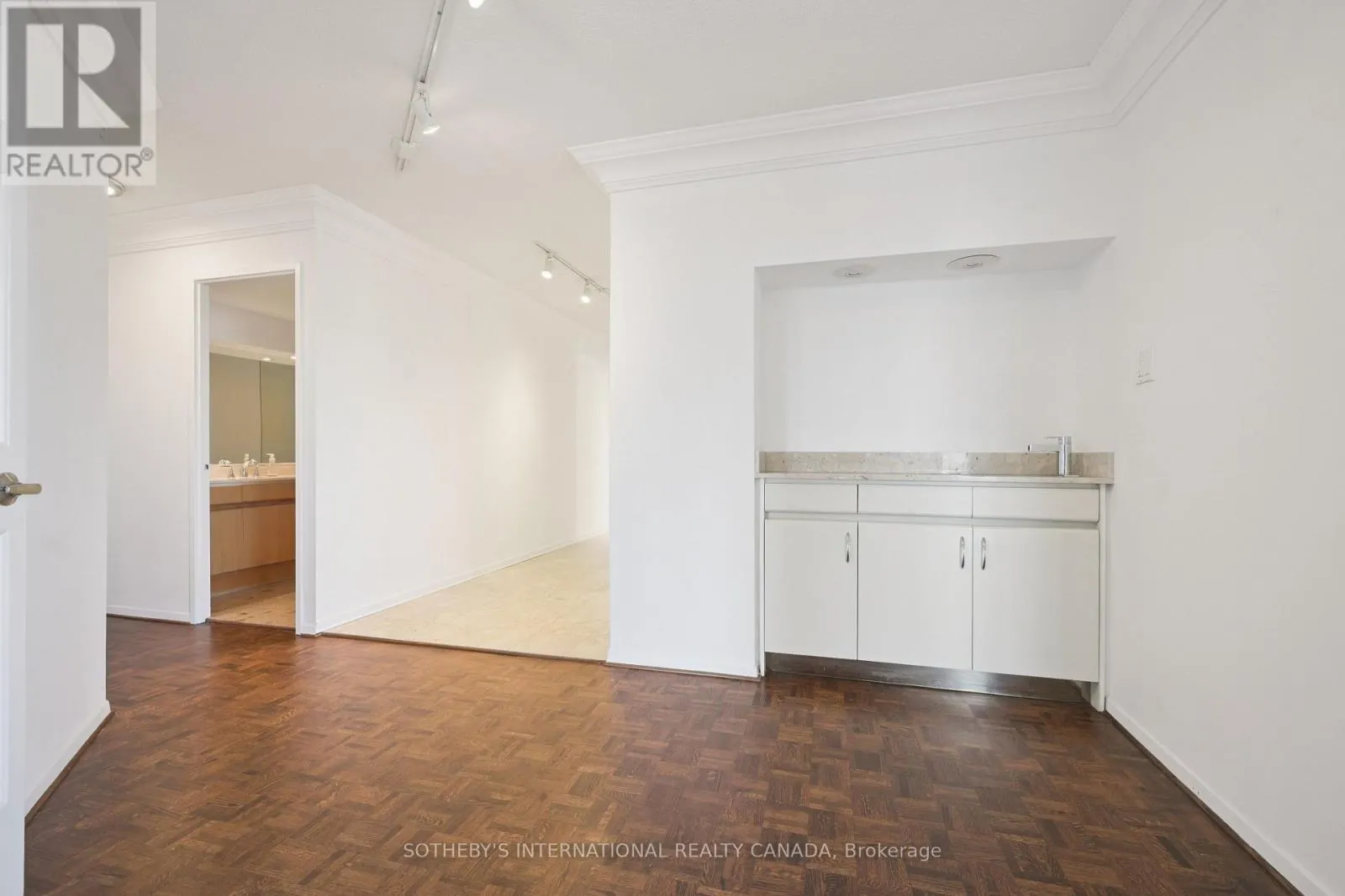 1104 - 130 CARLTON STREET