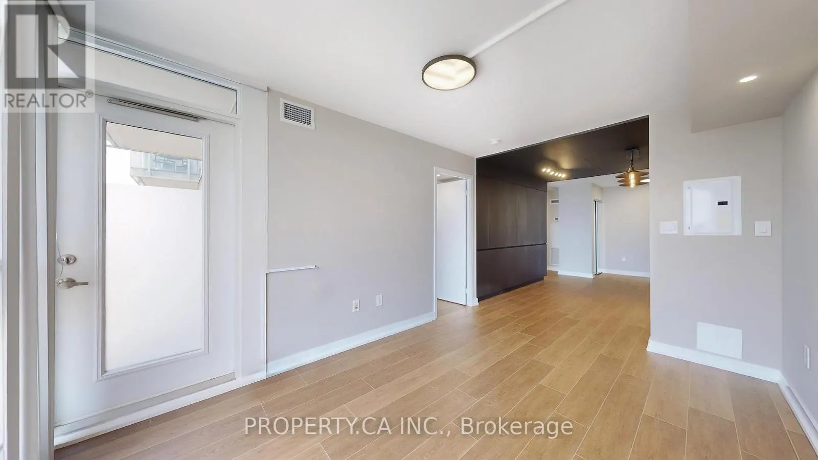 2816 - 15 ICEBOAT TERRACE