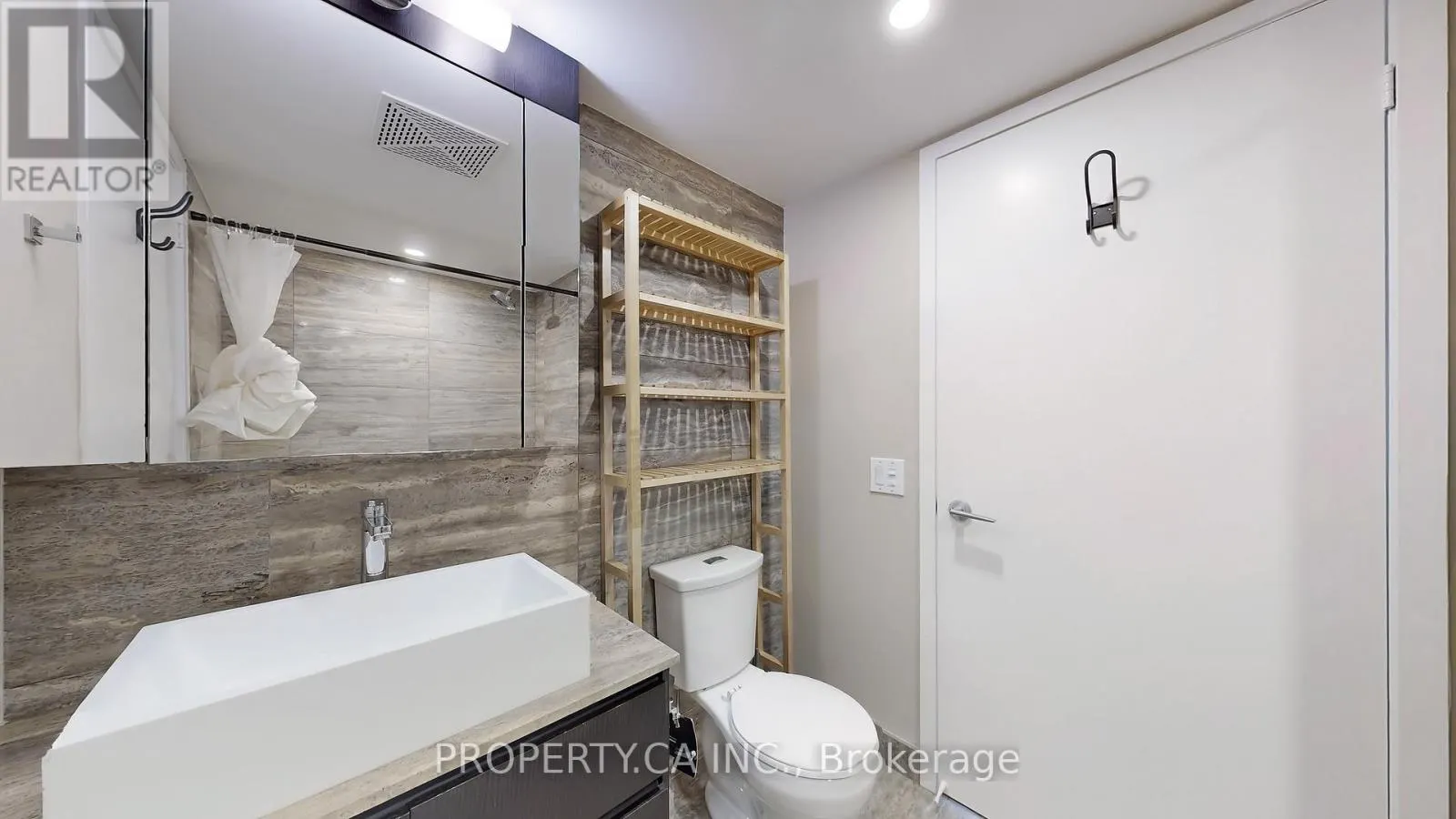 2816 - 15 ICEBOAT TERRACE