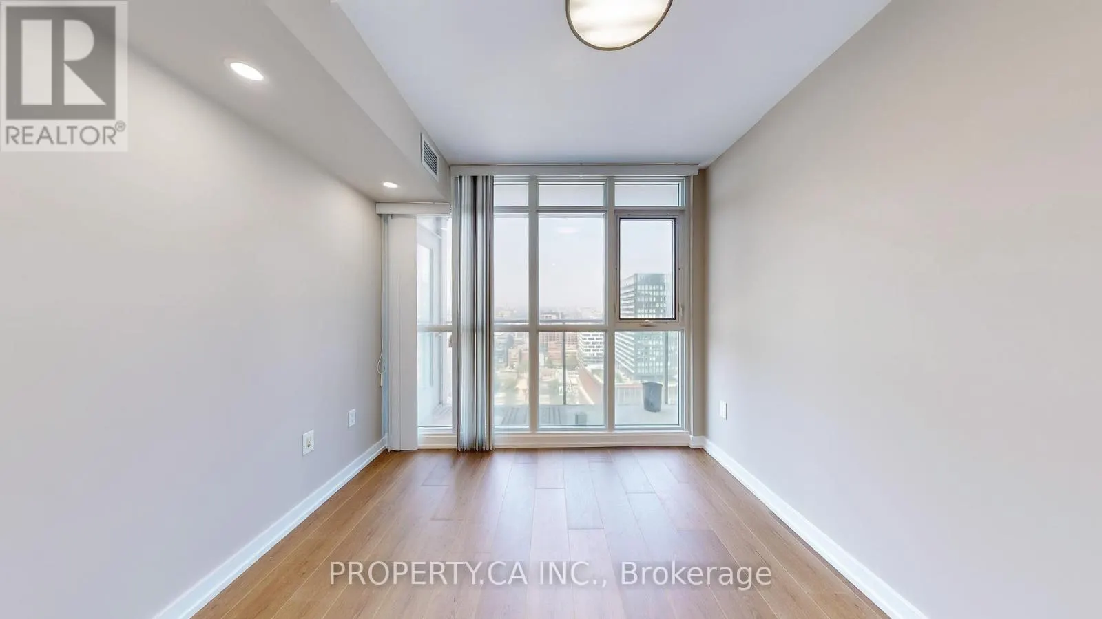 2816 - 15 ICEBOAT TERRACE