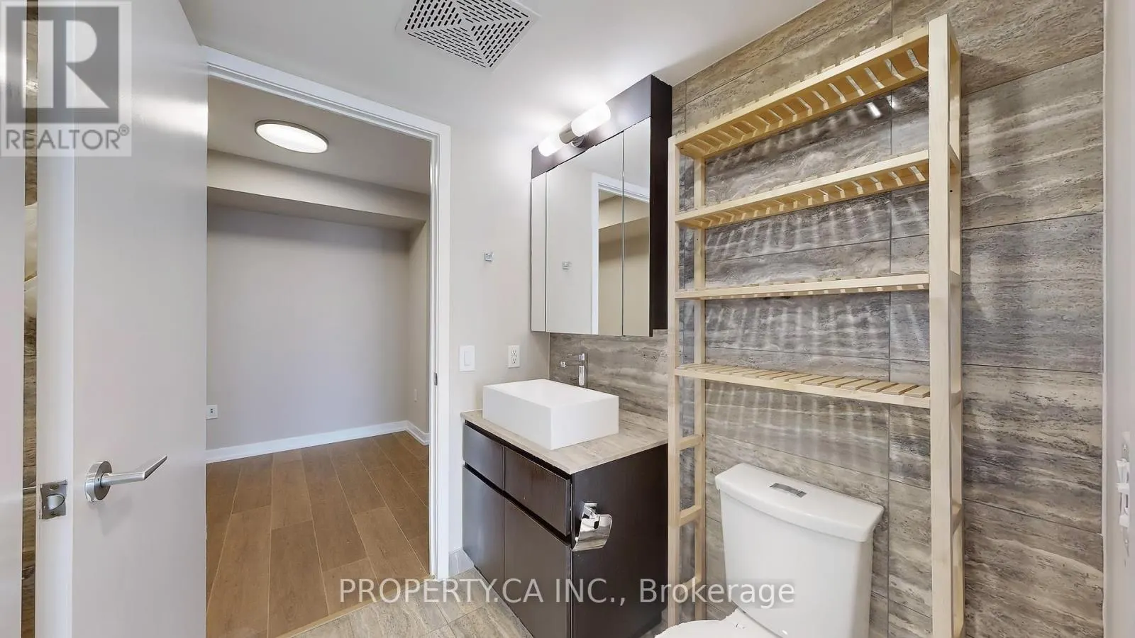 2816 - 15 ICEBOAT TERRACE