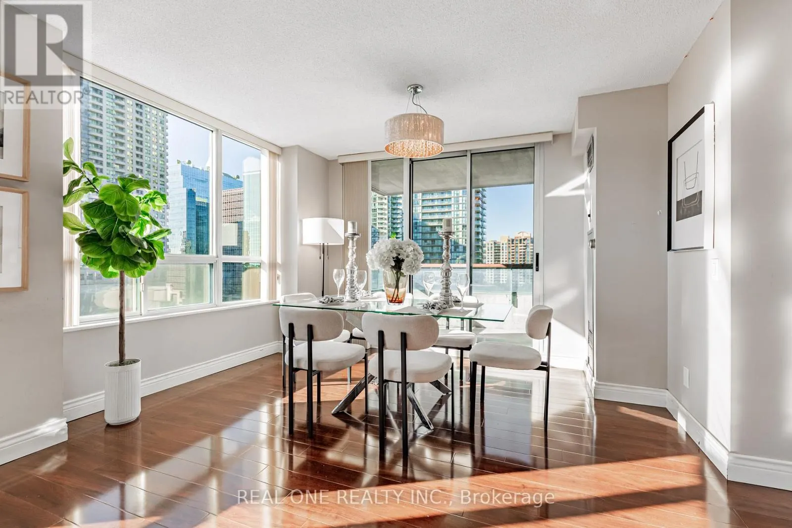 1503 - 238 DORIS AVENUE