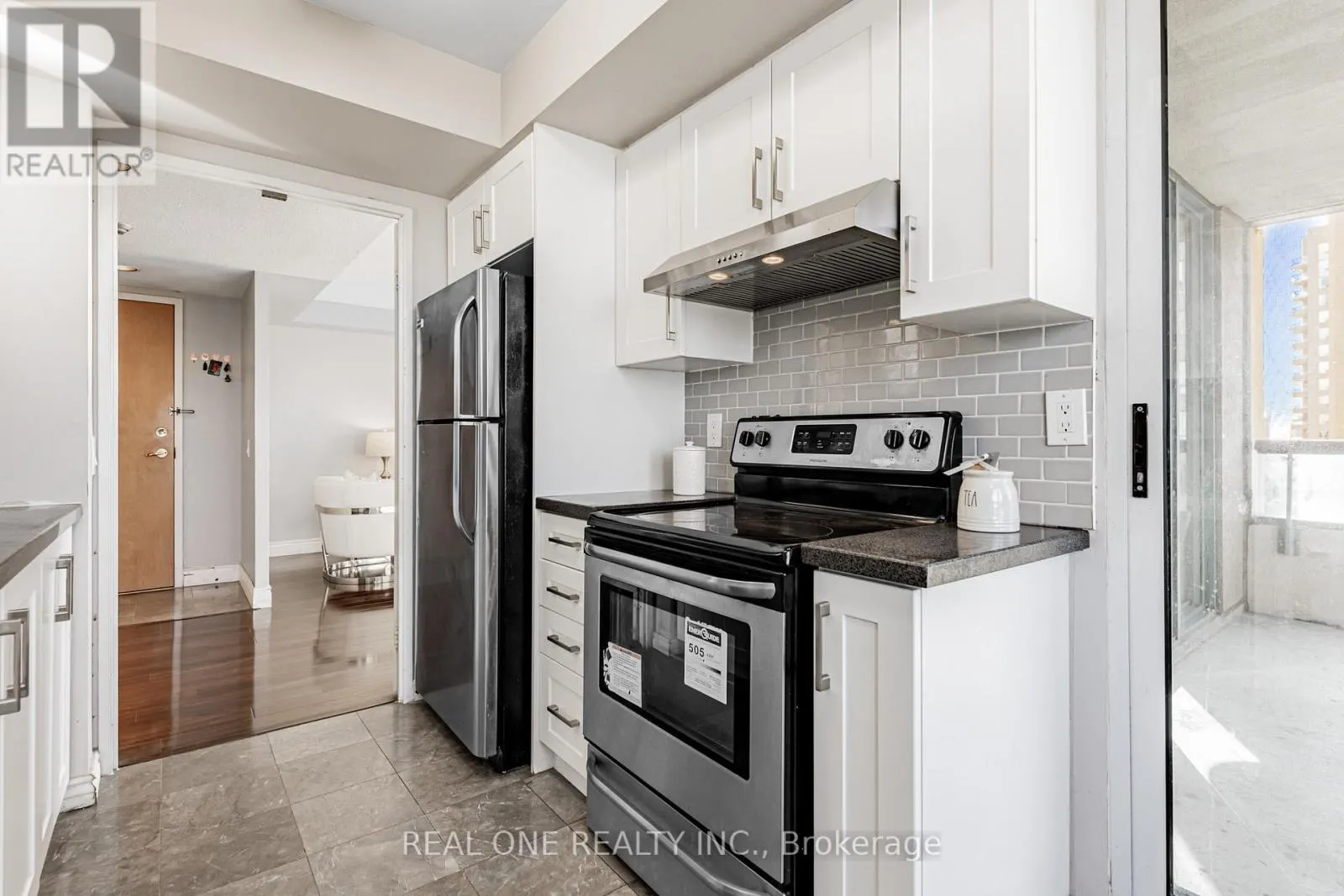 1503 - 238 DORIS AVENUE