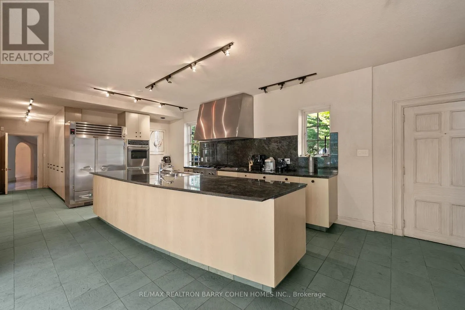 7 ALDERBROOK DRIVE