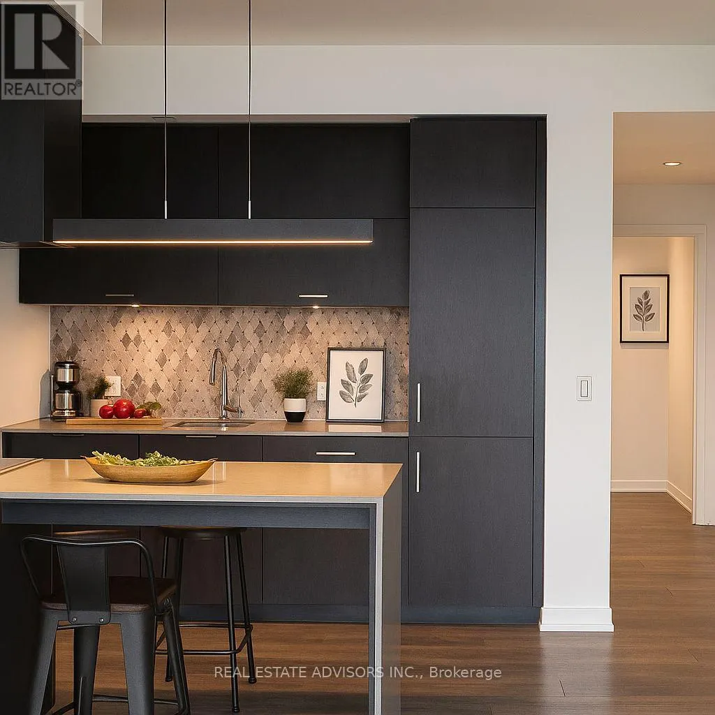 1812 - 15 LOWER JARVIS STREET