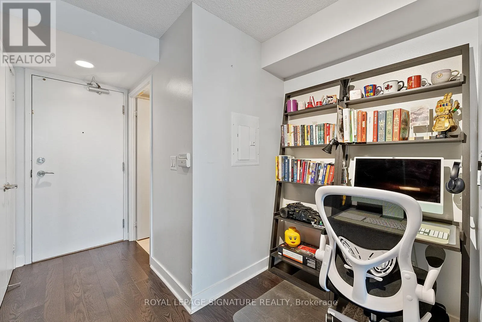 718 - 320 RICHMOND STREET E