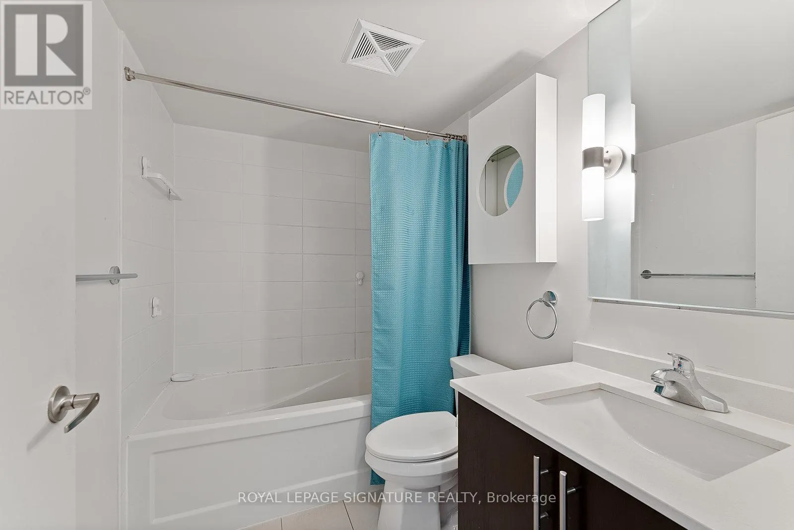 718 - 320 RICHMOND STREET E