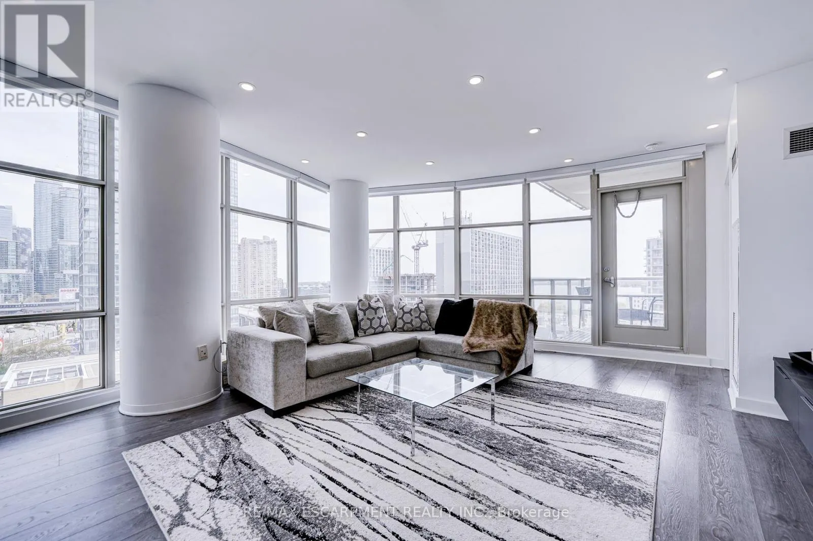 1109 - 35 MARINER TERRACE