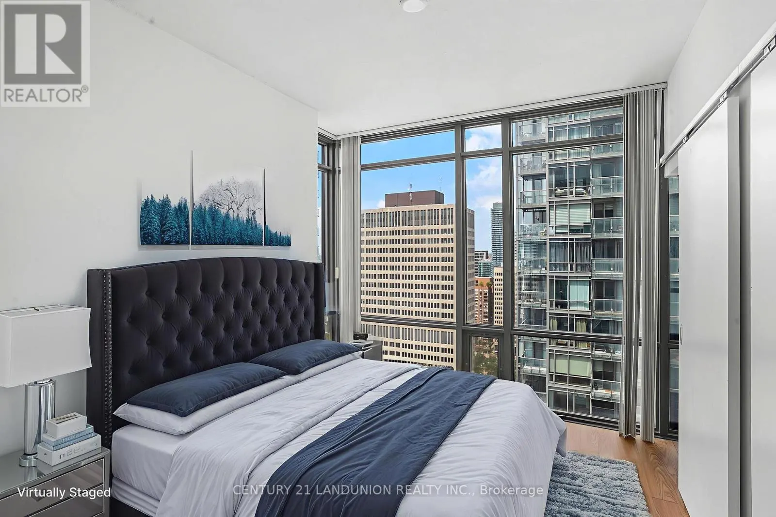2801 - 38 GRENVILLE STREET