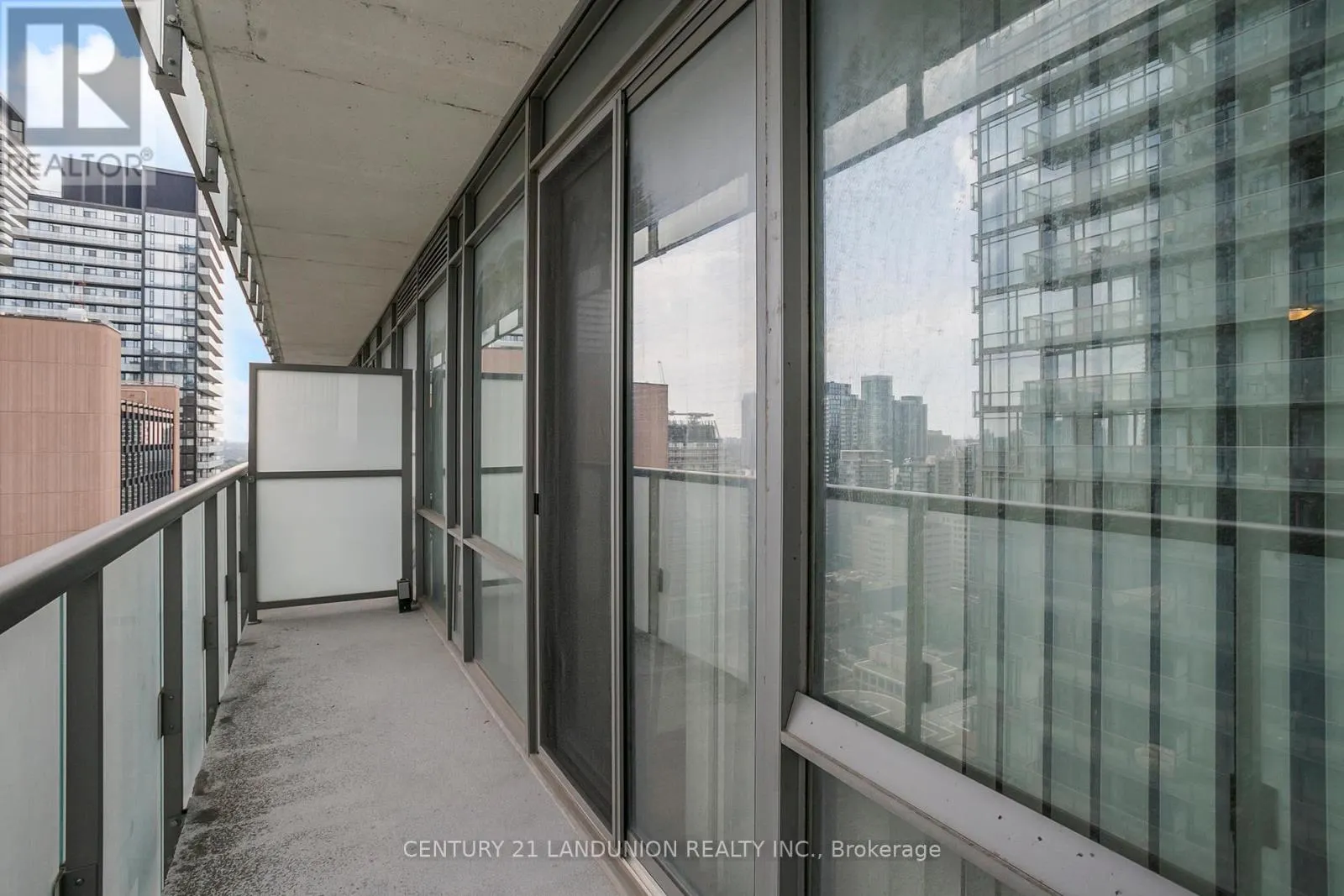 2801 - 38 GRENVILLE STREET