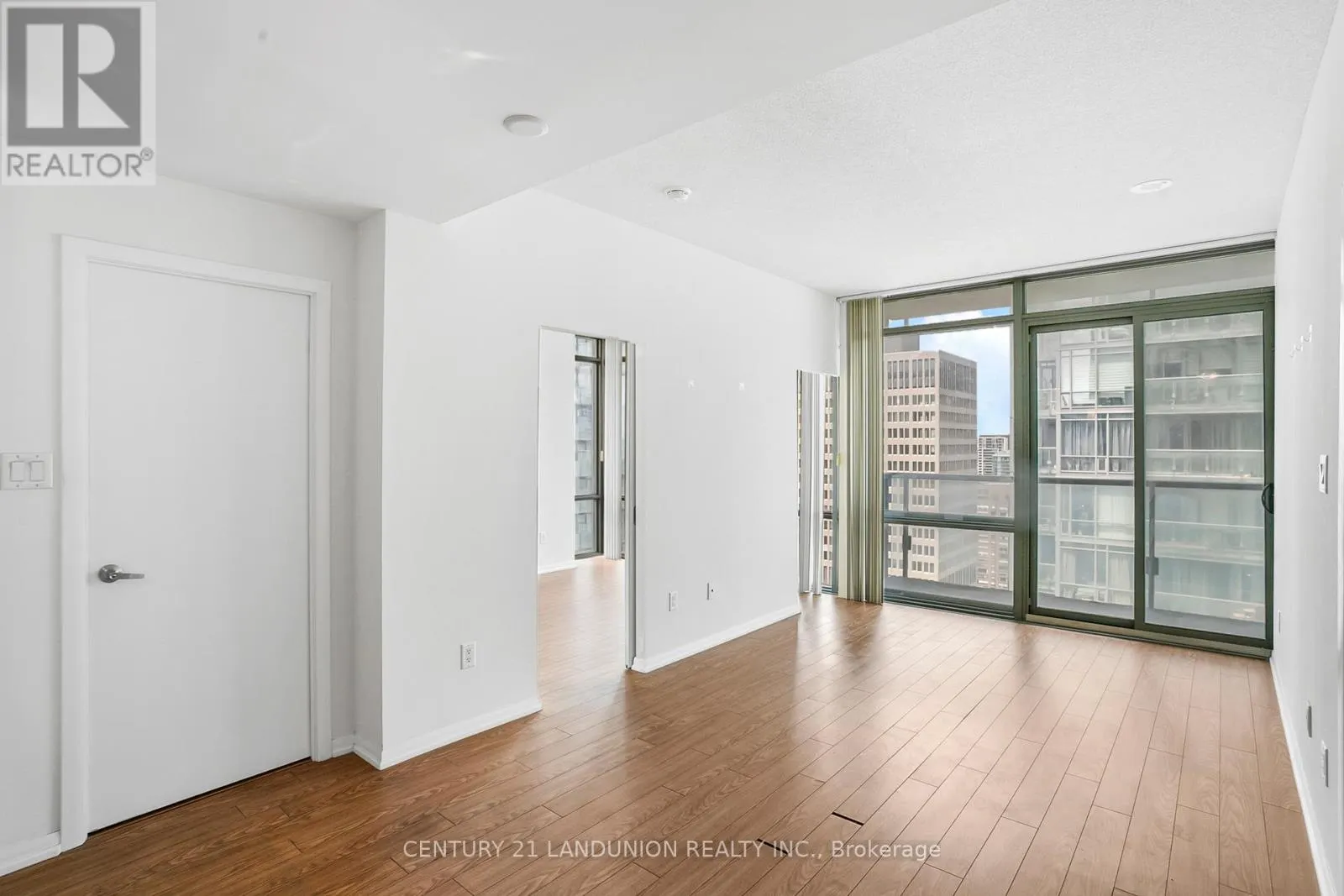 2801 - 38 GRENVILLE STREET