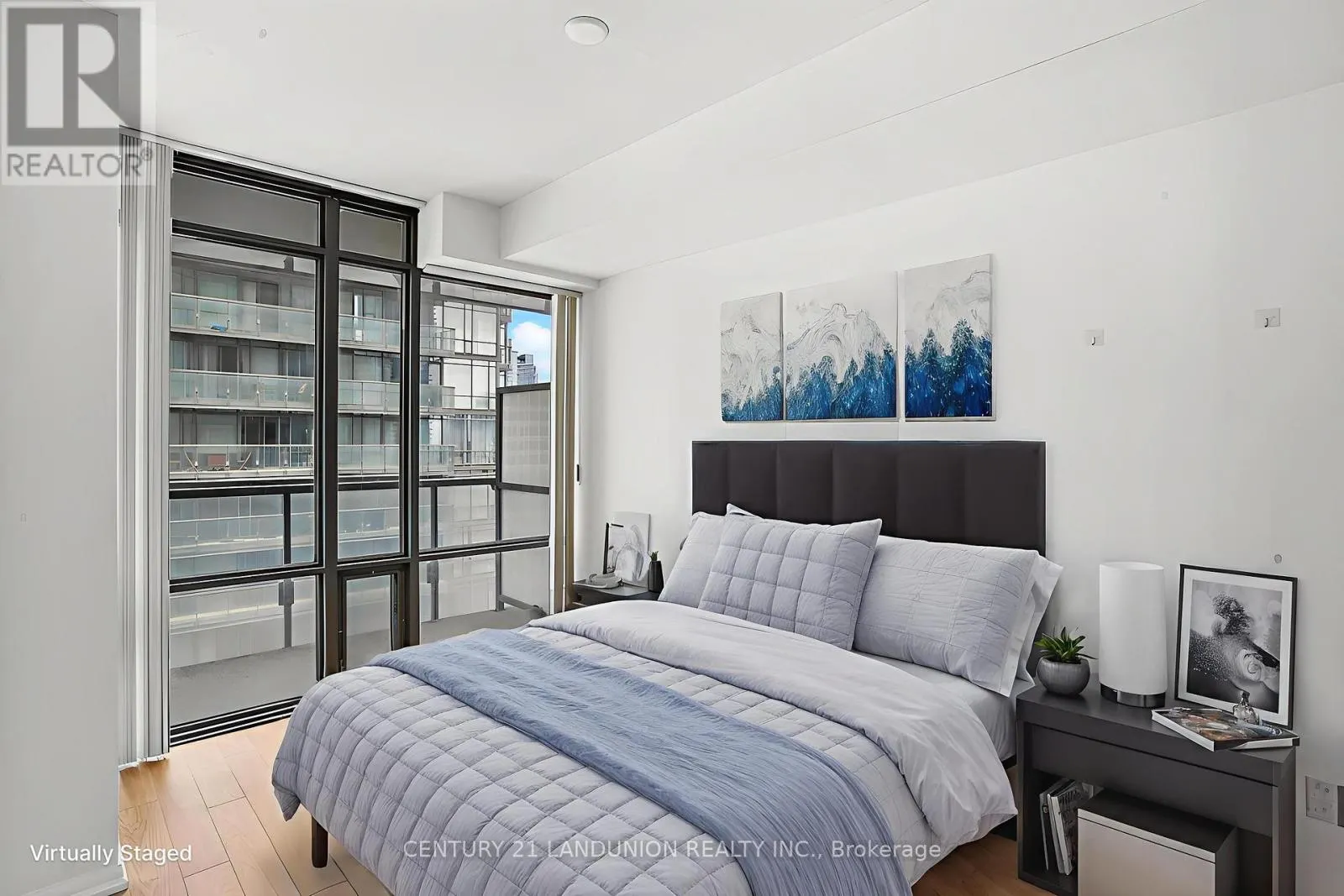 2801 - 38 GRENVILLE STREET