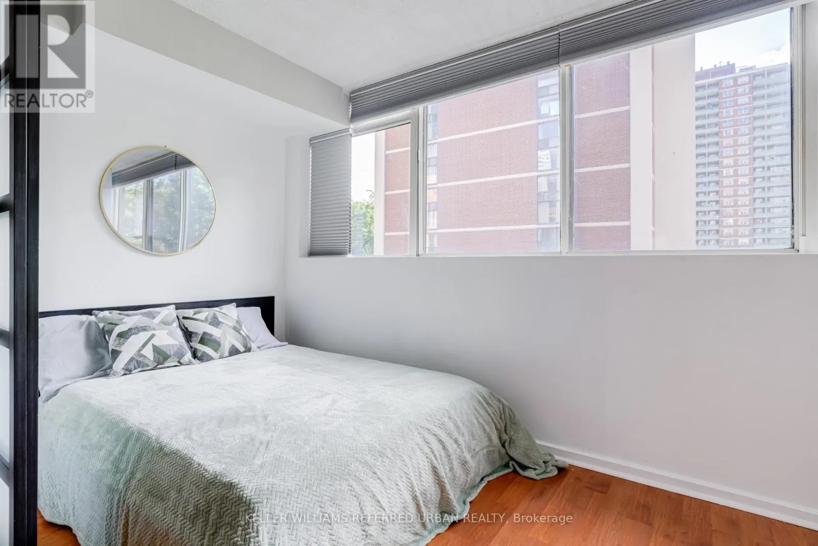 332 - 60 HOMEWOOD AVENUE