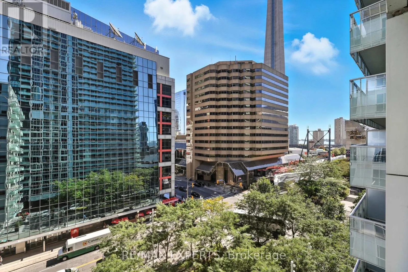 807 - 300 FRONT STREET W
