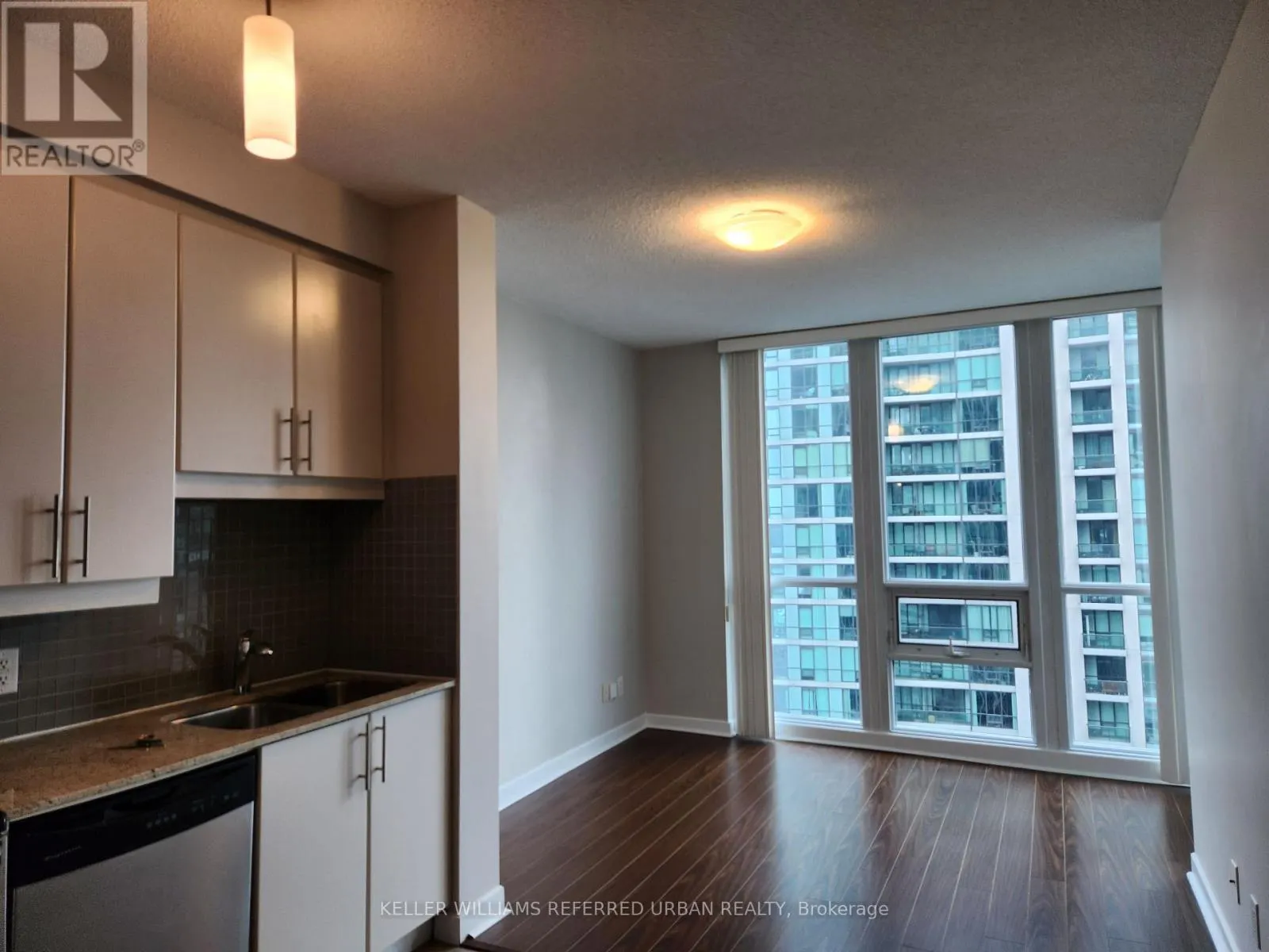 2606 - 18 HARBOUR STREET