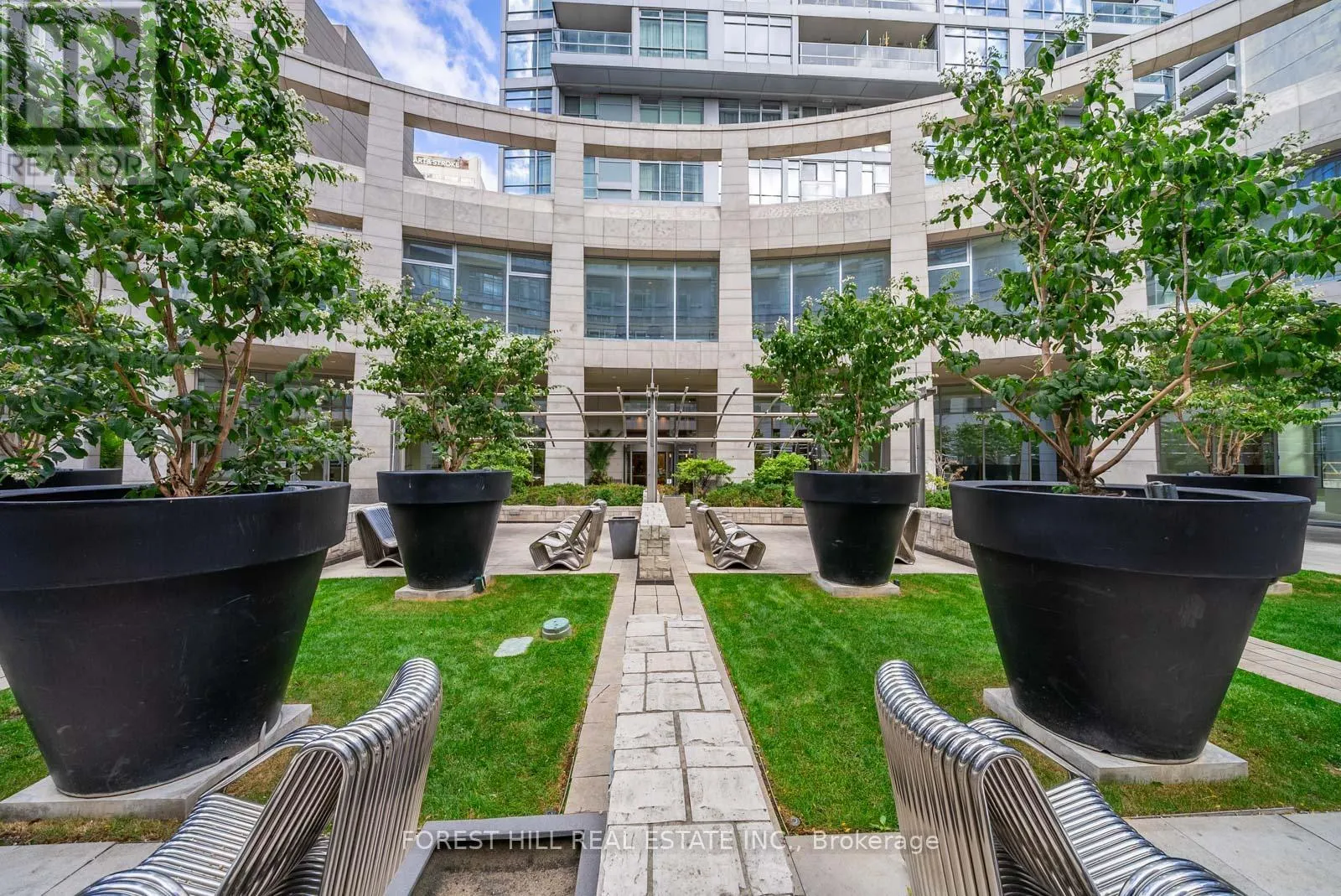 2311 - 2191 YONGE STREET
