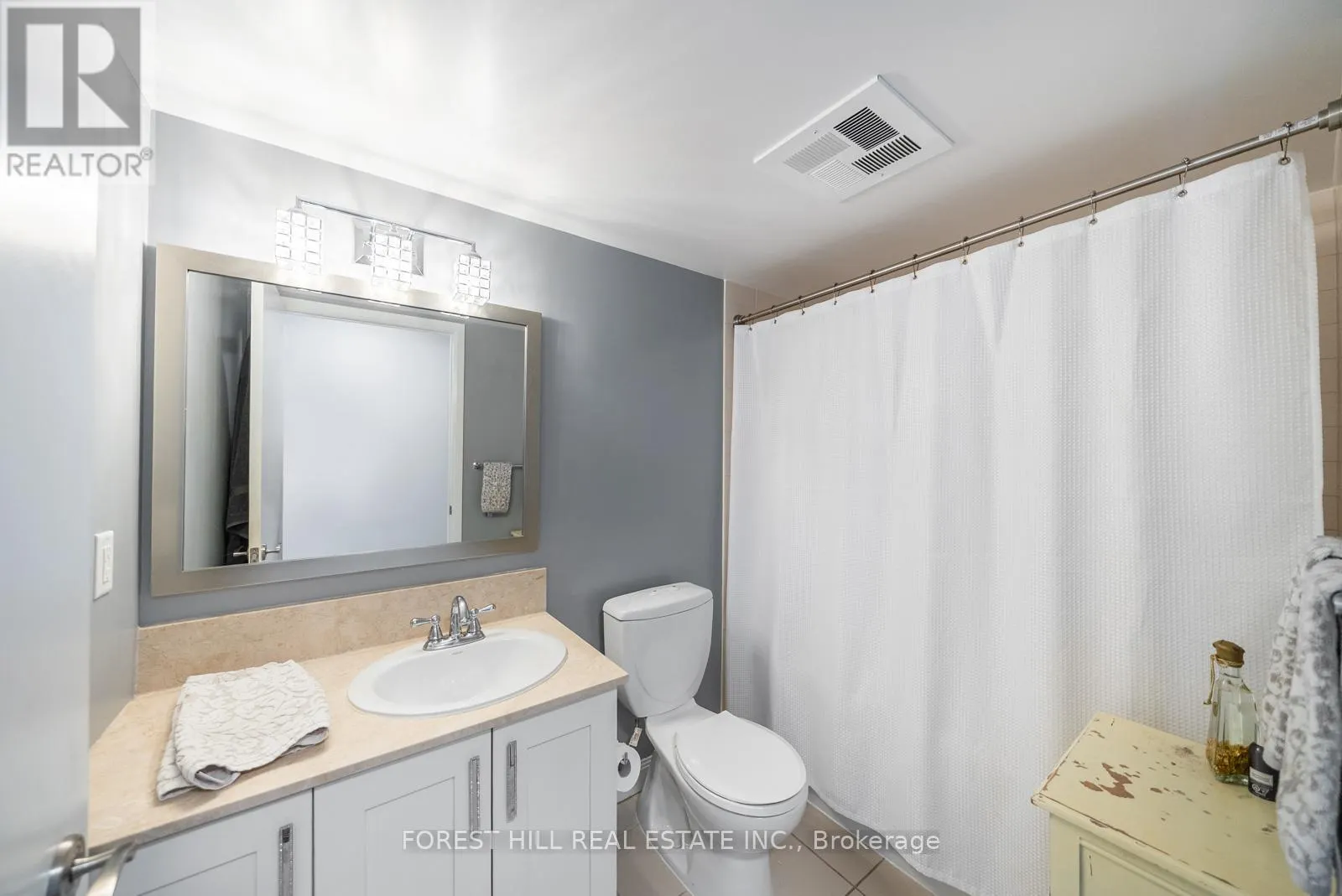 2311 - 2191 YONGE STREET