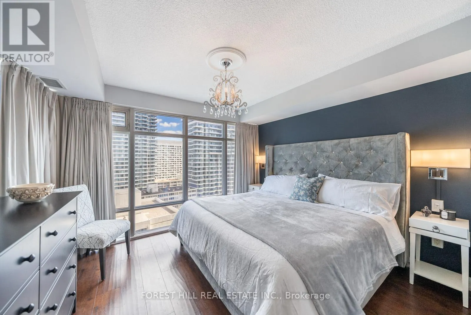 2311 - 2191 YONGE STREET
