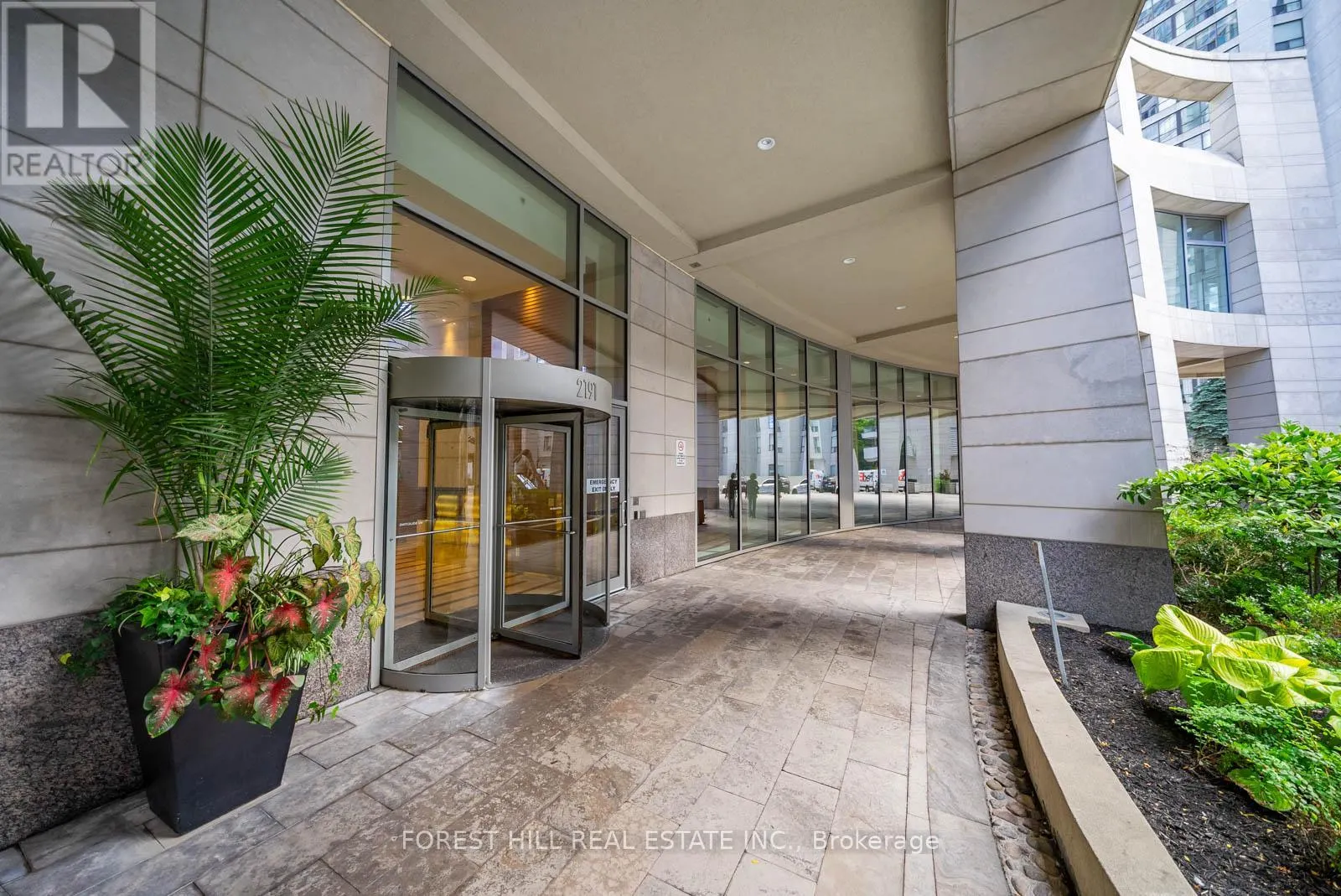 2311 - 2191 YONGE STREET
