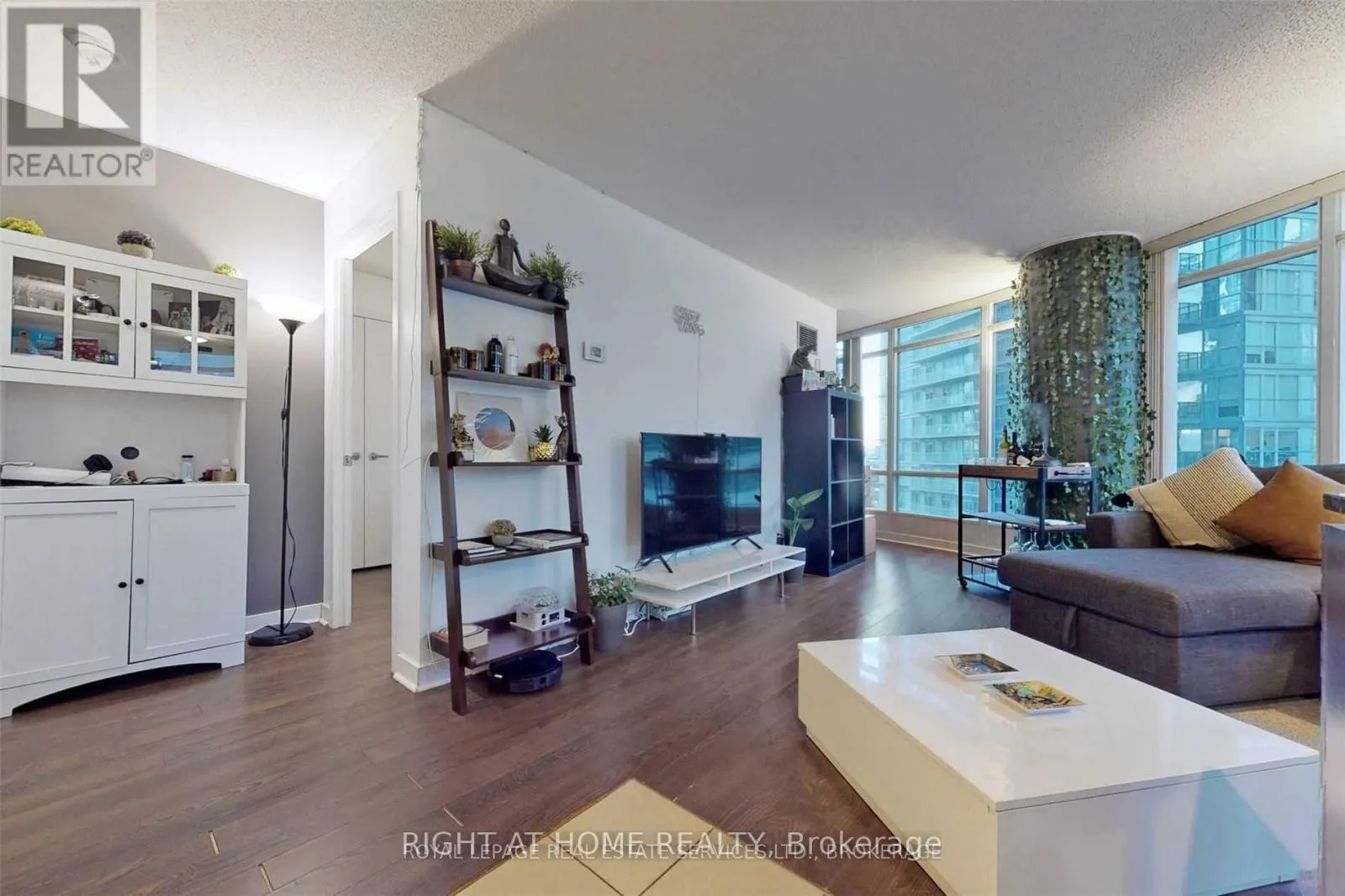 1810 - 361 FRONT STREET W