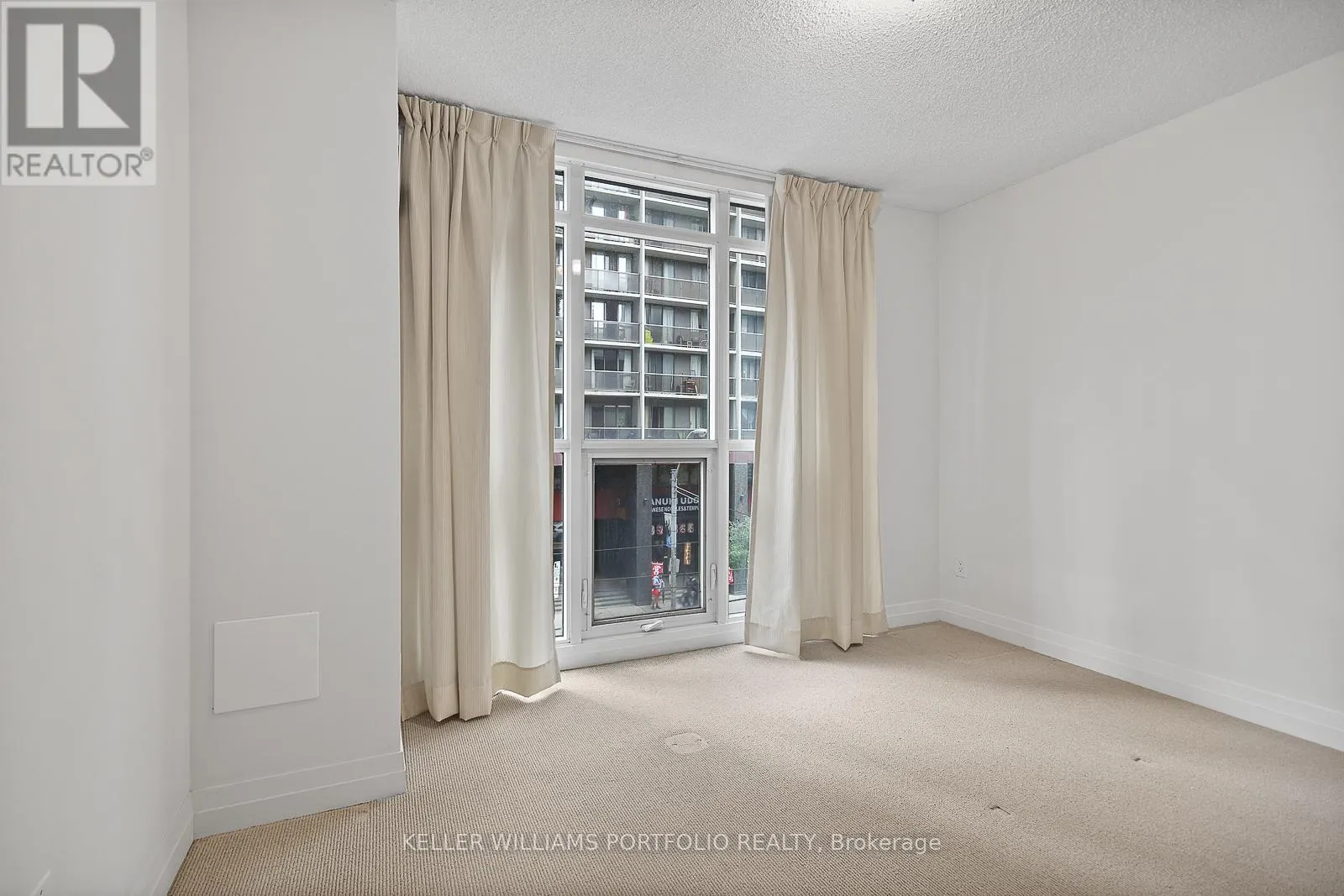327 - 25 CARLTON STREET