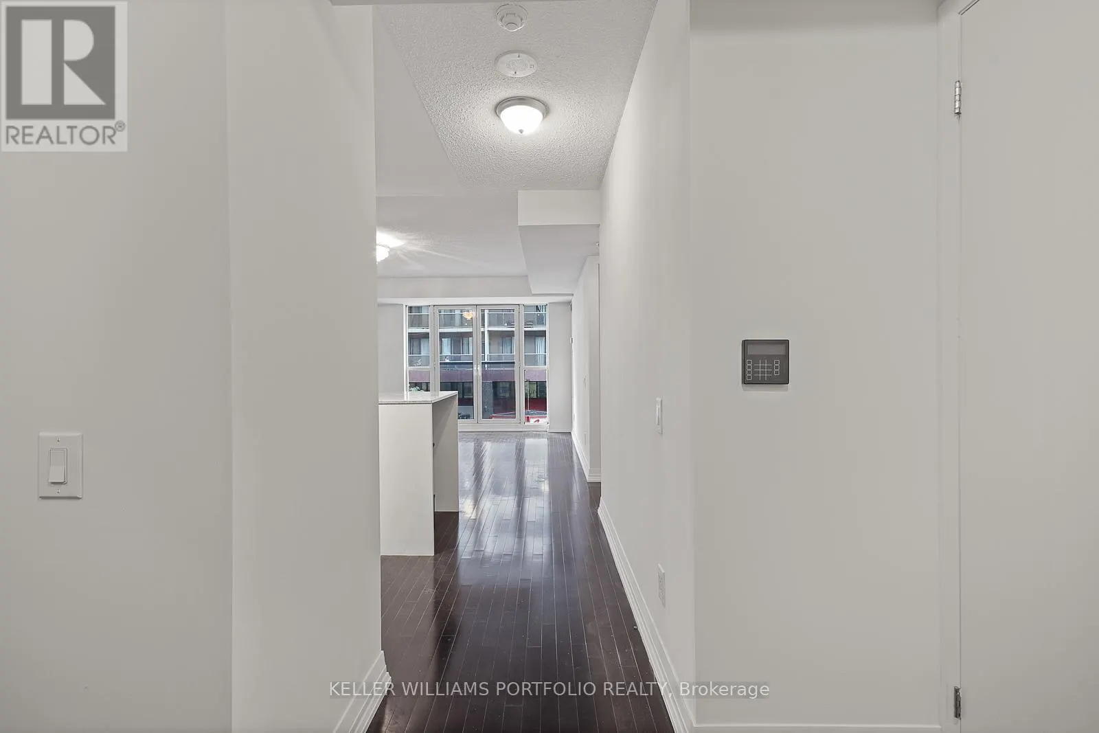 327 - 25 CARLTON STREET