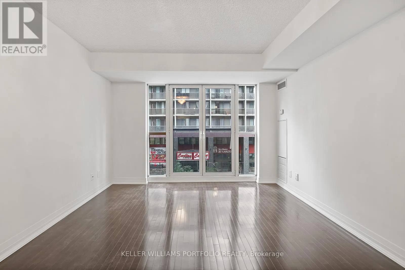 327 - 25 CARLTON STREET