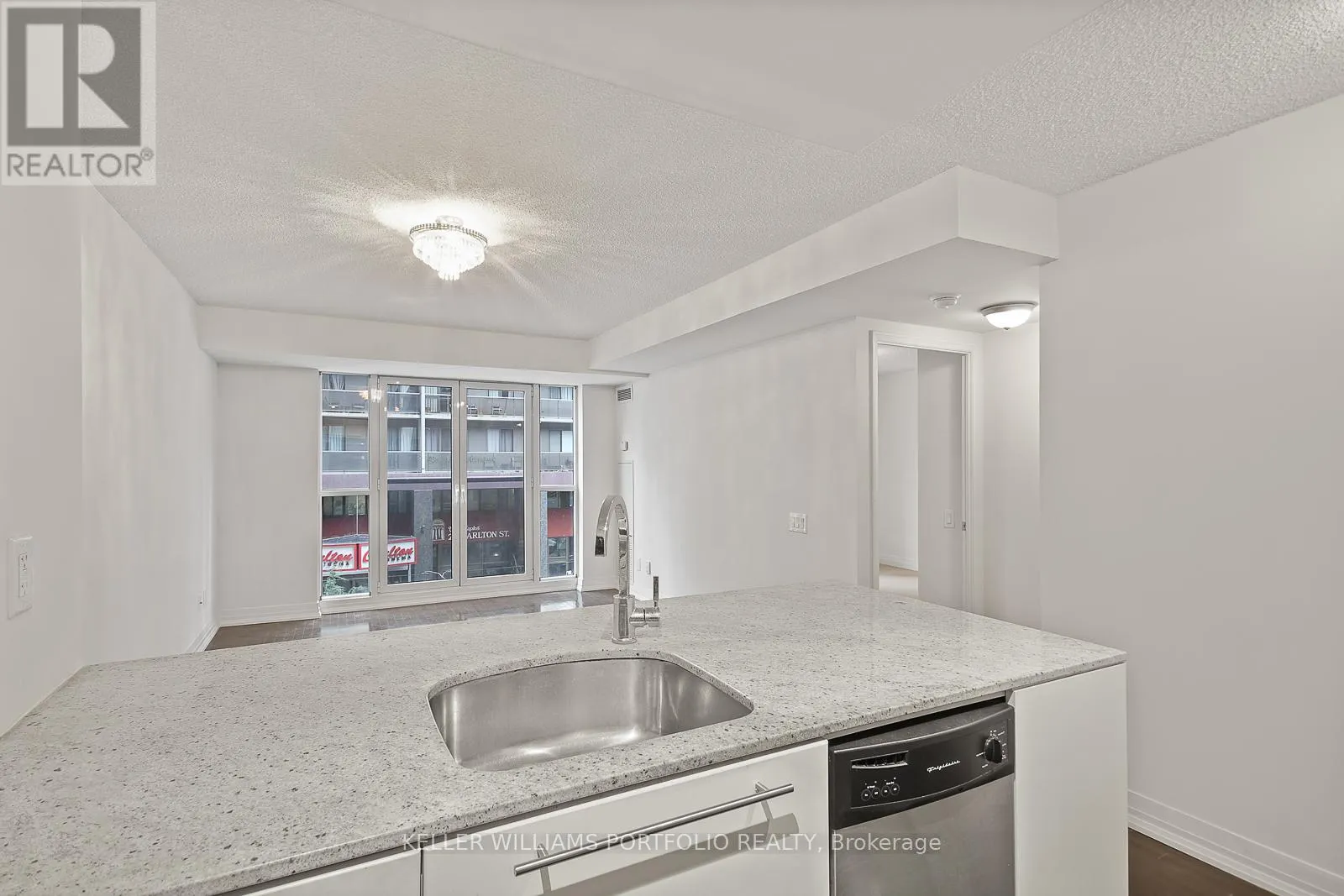 327 - 25 CARLTON STREET