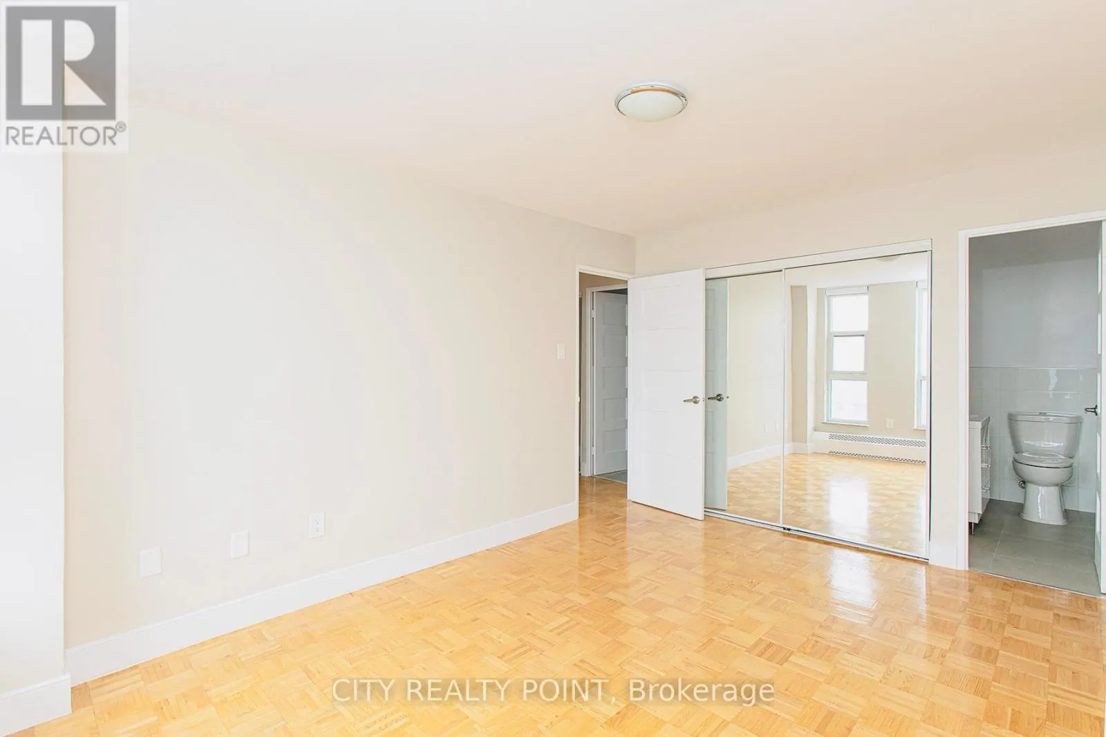 1010 - 666 SPADINA AVENUE
