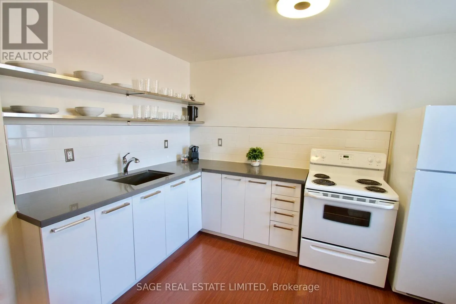 3 - 1130 QUEEN STREET W