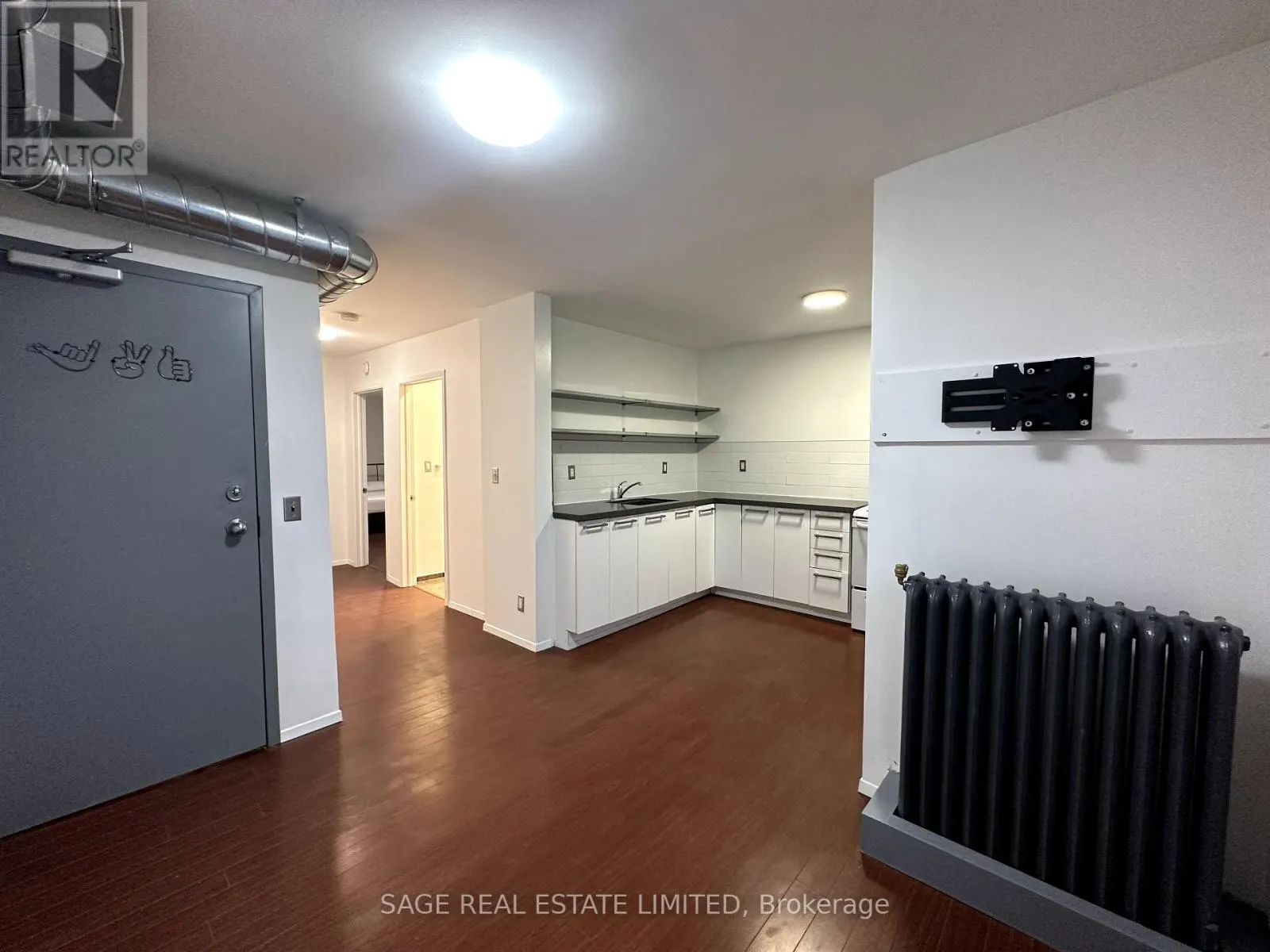 3 - 1130 QUEEN STREET W
