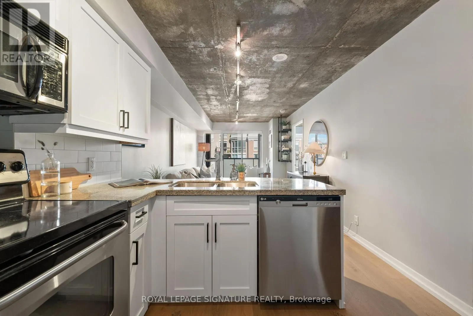 610 - 1005 KING STREET W