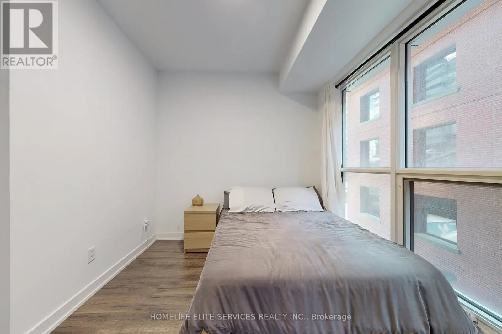 703 - 327 KING STREET W