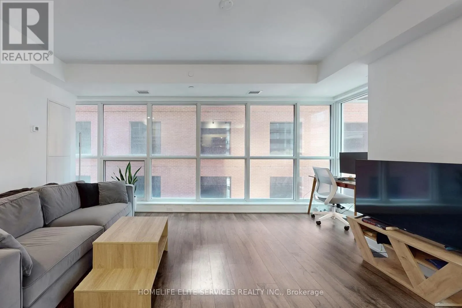 703 - 327 KING STREET W